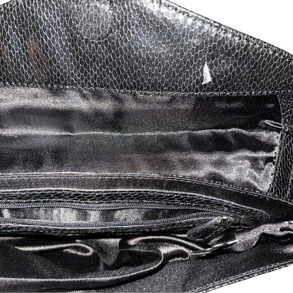 Vintage Ann Taylor Black Faux Leather Clutch purse Chain strap Envelope Fold - Picture 4 of 4